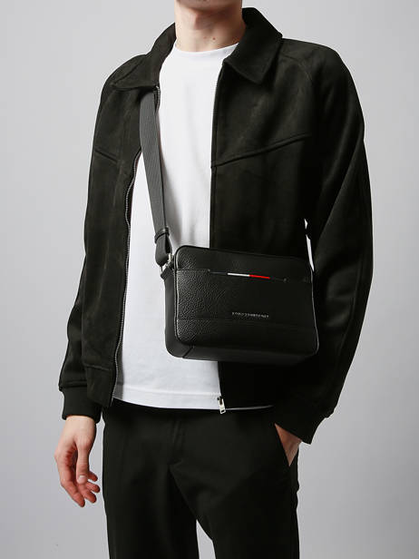 Cross Body Tas Tommy hilfiger Zwart central AM13489 ander zicht 1