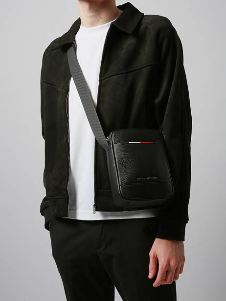 Cross Body Tas Tommy hilfiger Zwart central AM13486 ander zicht 1